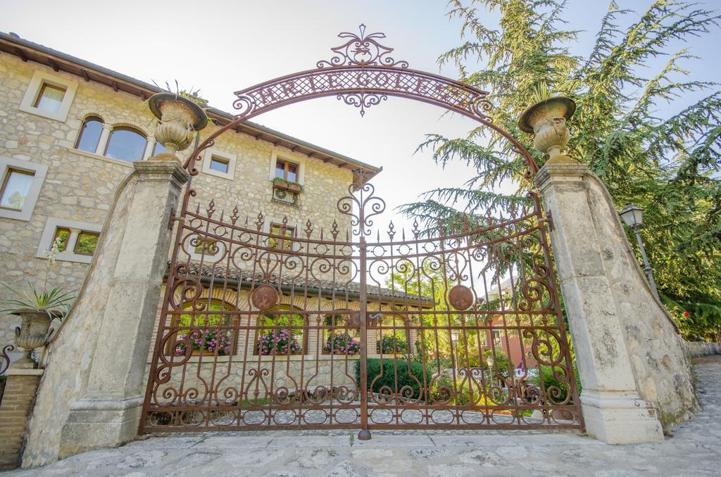 Le Gole Ristorante & Resort チェラーノ エクステリア 写真